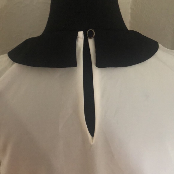 Ladies White and Black Chic by Jacob Blouse - Size Small - Picture 5 of 6